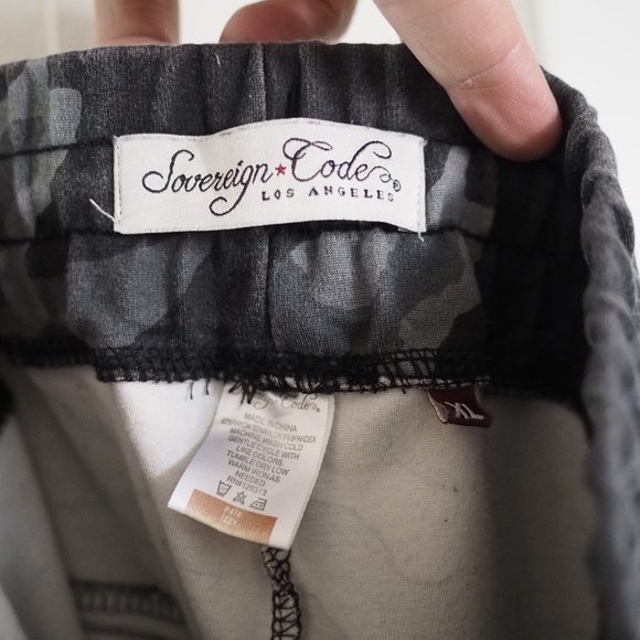 Camo Cargo Joggers - Picture 4 of 4